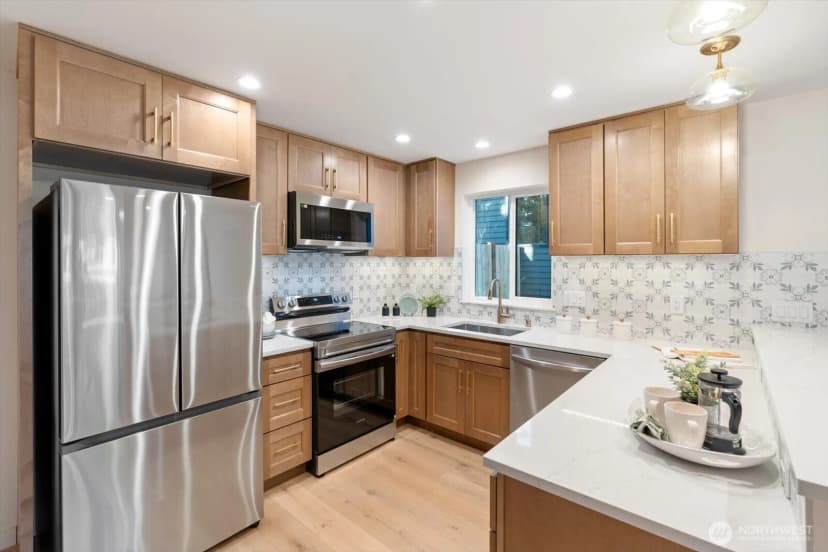 Property photo for 3704 Ne 137th Street, Seattle photo 10