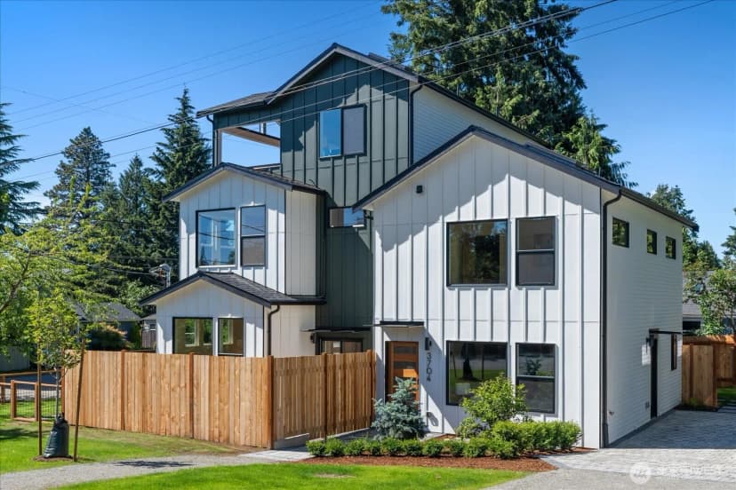 Property photo for 3704 Ne 137th Street, Seattle