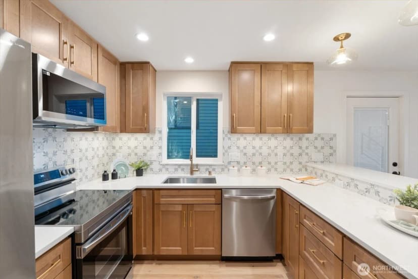 Property photo for 3704 Ne 137th Street, Seattle photo 11