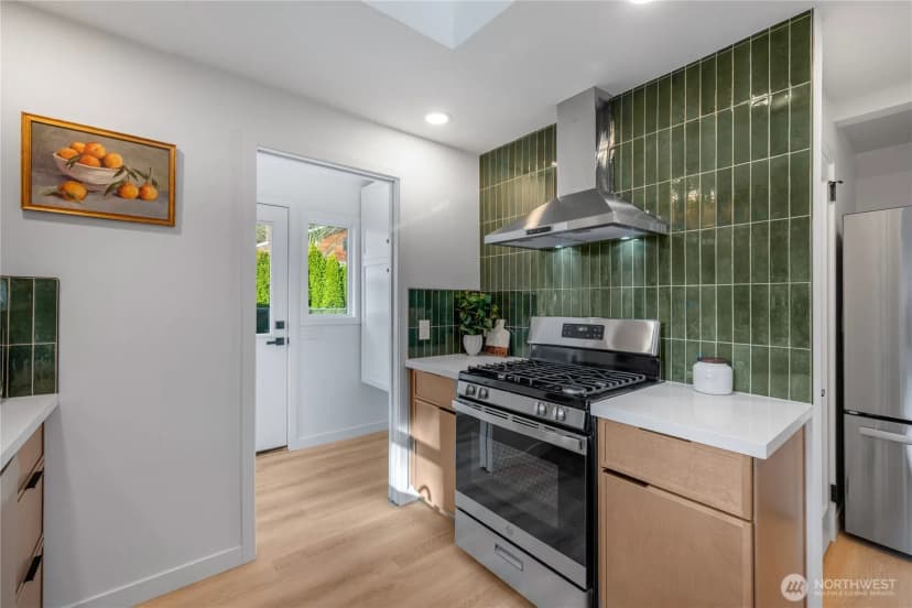 Property photo for 10723 Densmore Avenue N, Seattle photo 10