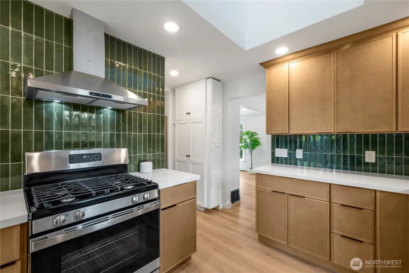 Property photo for 10723 Densmore Avenue N, Seattle photo 11