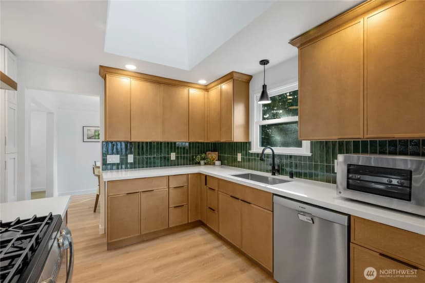 Property photo for 10723 Densmore Avenue N, Seattle photo 9
