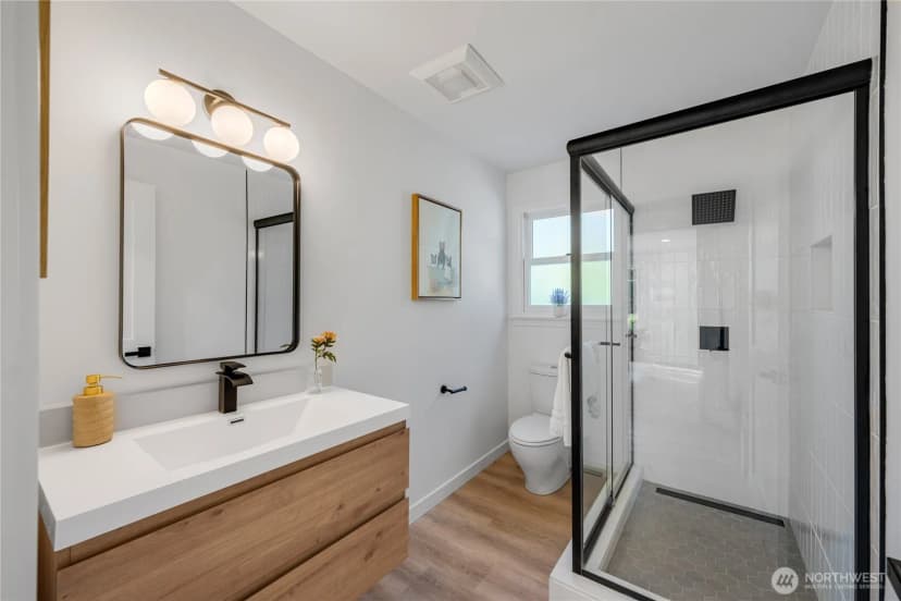 Property photo for 10723 Densmore Avenue N, Seattle photo 36
