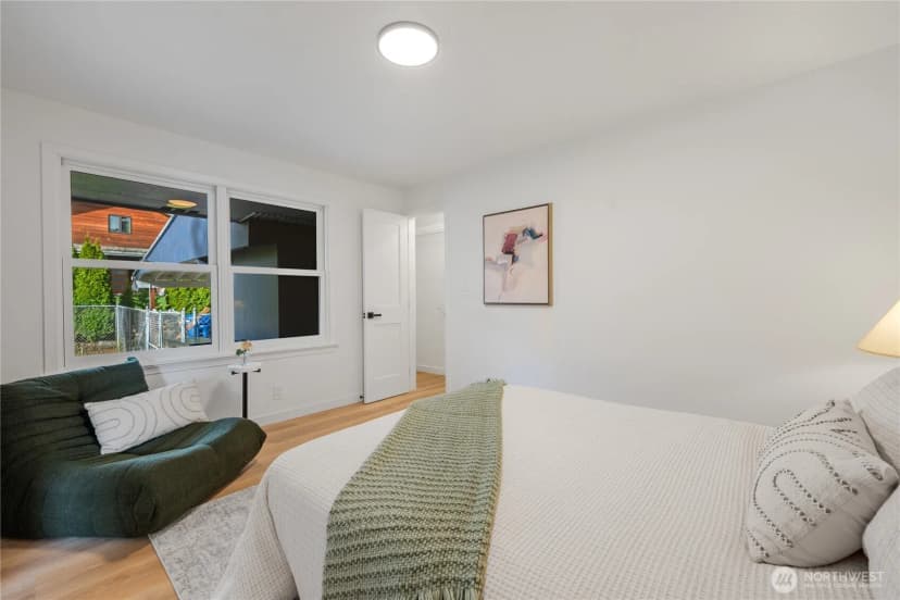 Property photo for 10723 Densmore Avenue N, Seattle photo 32