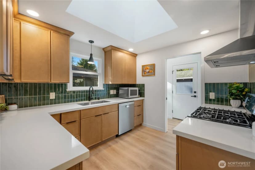 Property photo for 10723 Densmore Avenue N, Seattle photo 8
