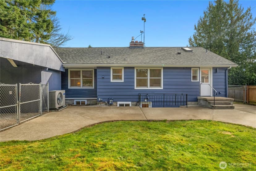 Property photo for 10723 Densmore Avenue N, Seattle photo 37