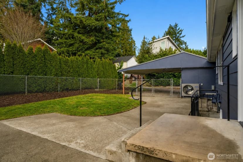 Property photo for 10723 Densmore Avenue N, Seattle photo 38