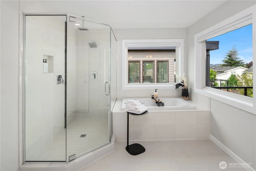 Property photo for 635 17th Avenue W, Kirkland photo 23