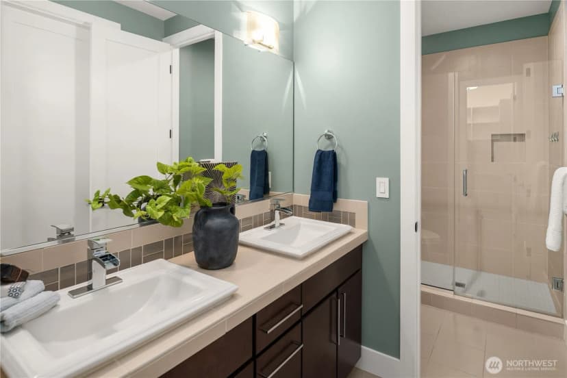 Property photo for 635 17th Avenue W, Kirkland photo 16