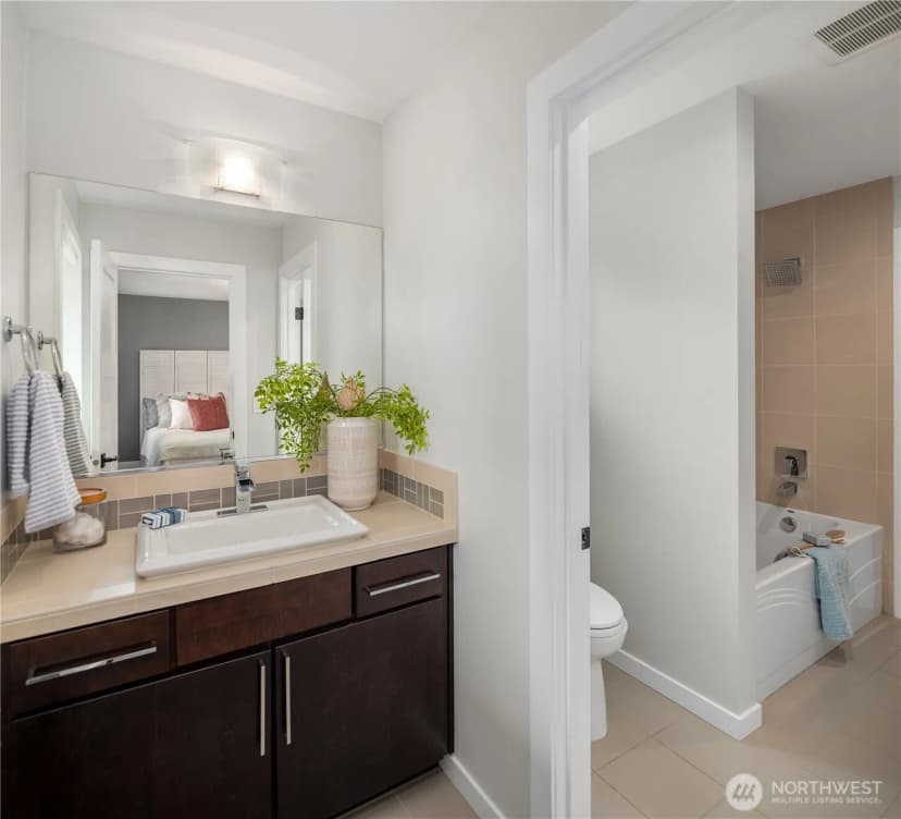 Property photo for 635 17th Avenue W, Kirkland photo 26