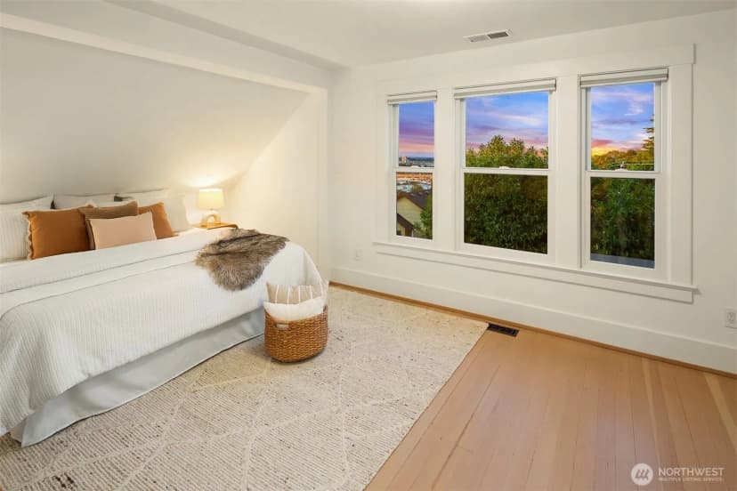 Property photo for 2612 1st Avenue N, Seattle photo 18