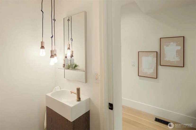 Property photo for 2612 1st Avenue N, Seattle photo 16