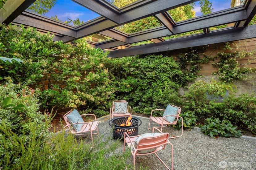 Property photo for 2612 1st Avenue N, Seattle photo 26