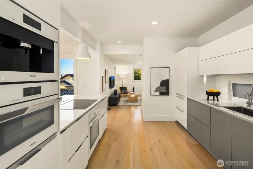 Property photo for 2612 1st Avenue N, Seattle photo 13