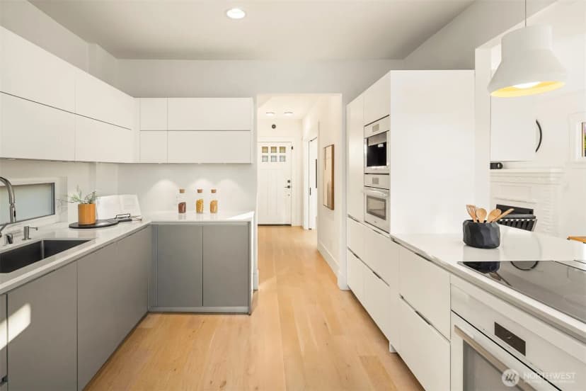 Property photo for 2612 1st Avenue N, Seattle photo 11