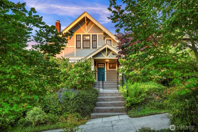 Property photo for 2612 1st Avenue N, Seattle photo 4