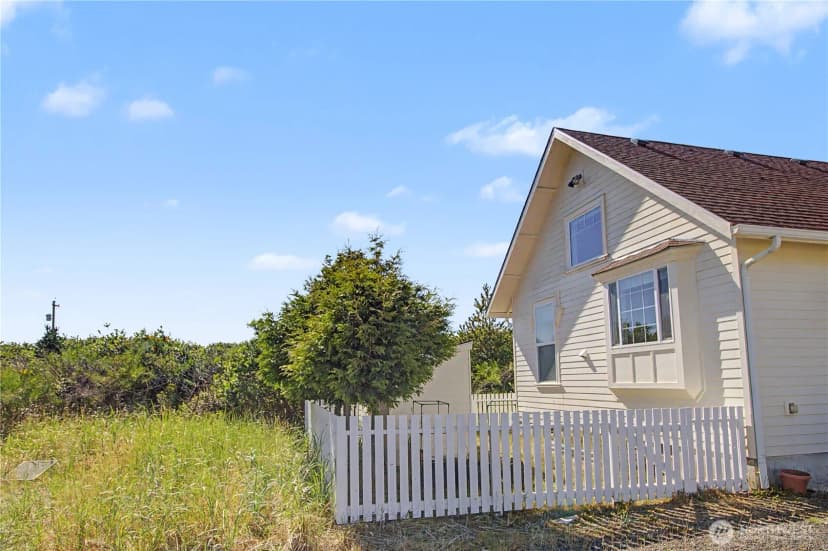 Property photo for 493 Ocean Spray St Sw #a, Ocean Shores photo 3
