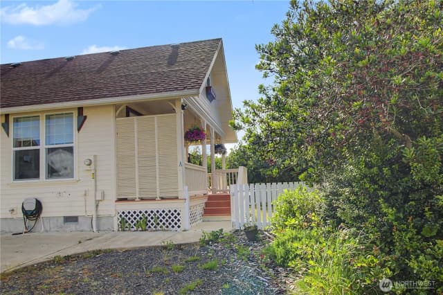 Property photo for 493 Ocean Spray St Sw #a, Ocean Shores photo 5