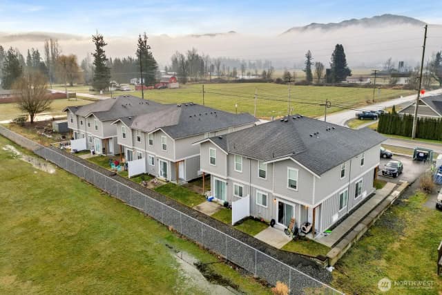 Property photo for 404 Front Street, Sumas photo 2
