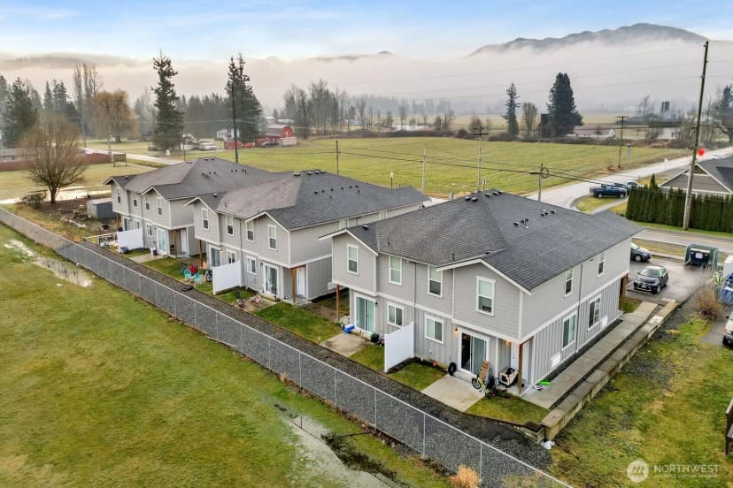 Property photo for 404 Front Street, Sumas photo 2