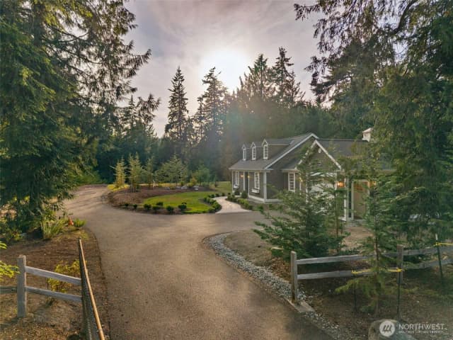 Property photo for 7077 Ne Ridge Lane, Bainbridge Island photo 2