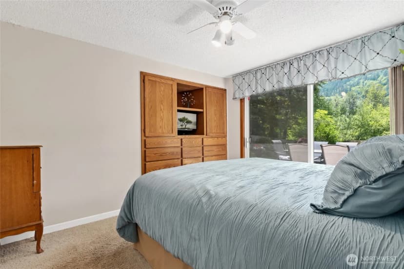 Property photo for 975 Front Street S, Issaquah photo 21