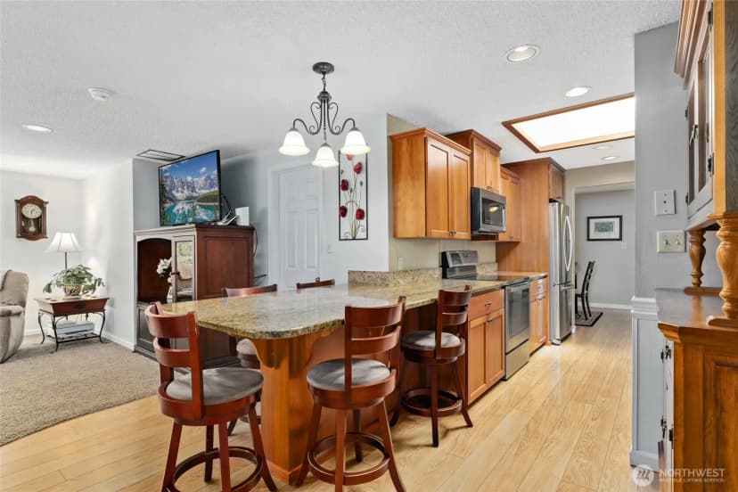 Property photo for 975 Front Street S, Issaquah photo 15