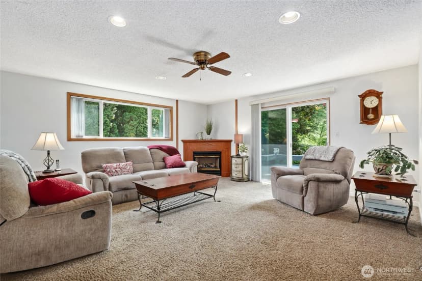 Property photo for 975 Front Street S, Issaquah photo 19