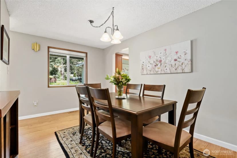 Property photo for 975 Front Street S, Issaquah photo 11