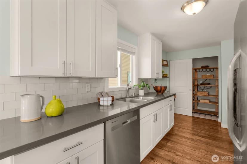Property photo for 5423 31st Avenue Sw, Seattle photo 9