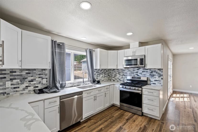 Property photo for 1424 West Avenue, Port Orchard photo 11
