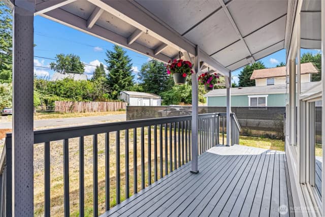 Property photo for 1424 West Avenue, Port Orchard photo 2