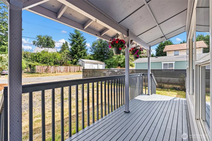 Property photo for 1424 West Avenue, Port Orchard photo 2