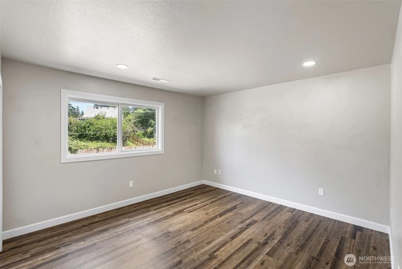 Property photo for 1424 West Avenue, Port Orchard photo 25