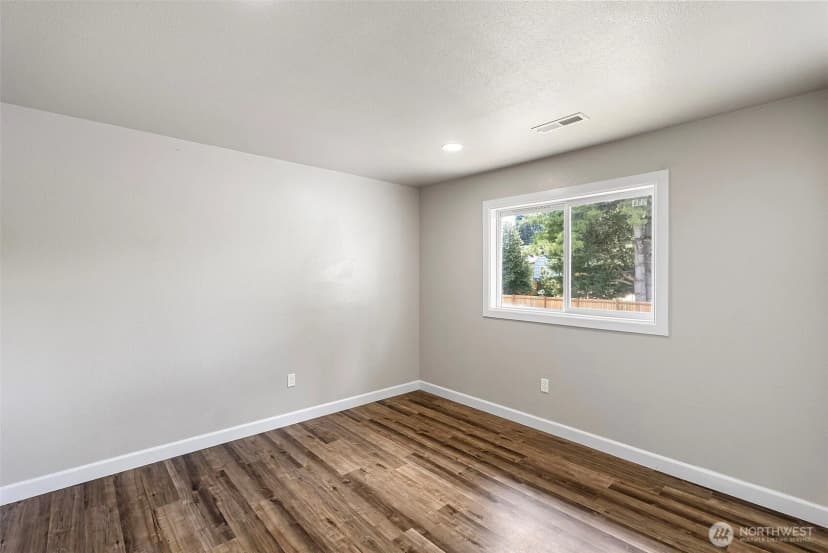 Property photo for 1424 West Avenue, Port Orchard photo 27