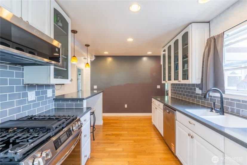 Property photo for 9802 35th Avenue Sw, Seattle photo 20