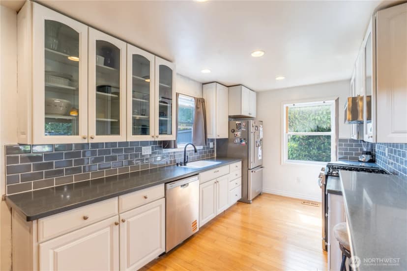 Property photo for 9802 35th Avenue Sw, Seattle photo 23