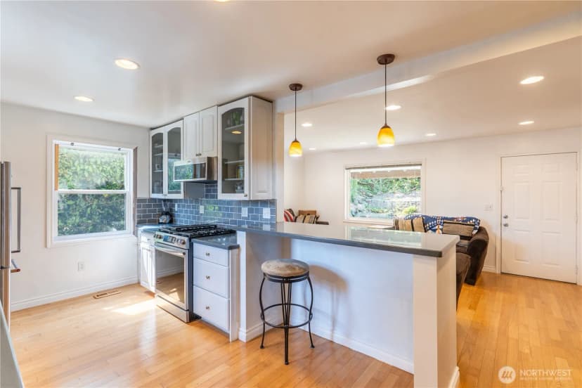 Property photo for 9802 35th Avenue Sw, Seattle photo 22