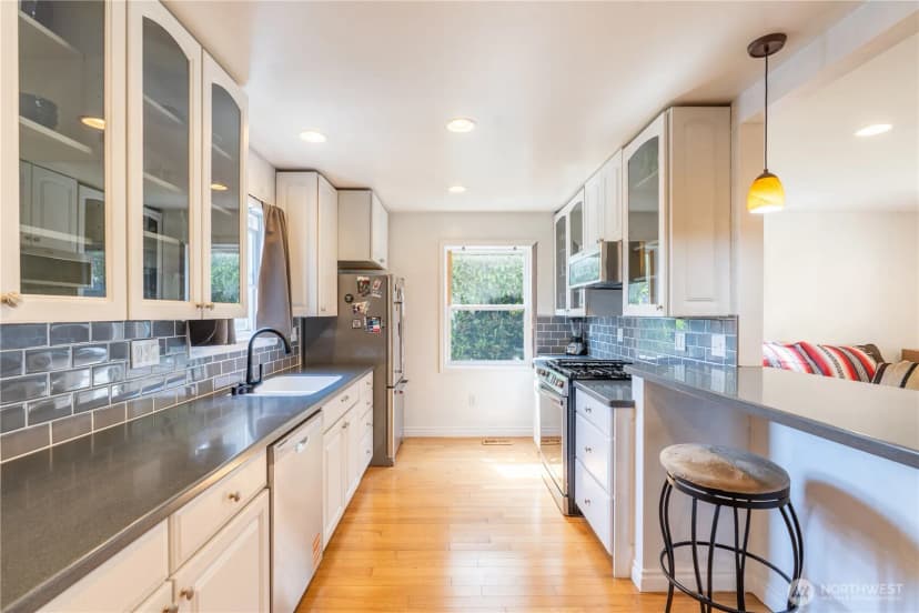 Property photo for 9802 35th Avenue Sw, Seattle photo 21
