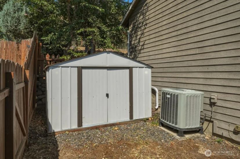 Property photo for 2132 W Honeysett Road, Wenatchee photo 36