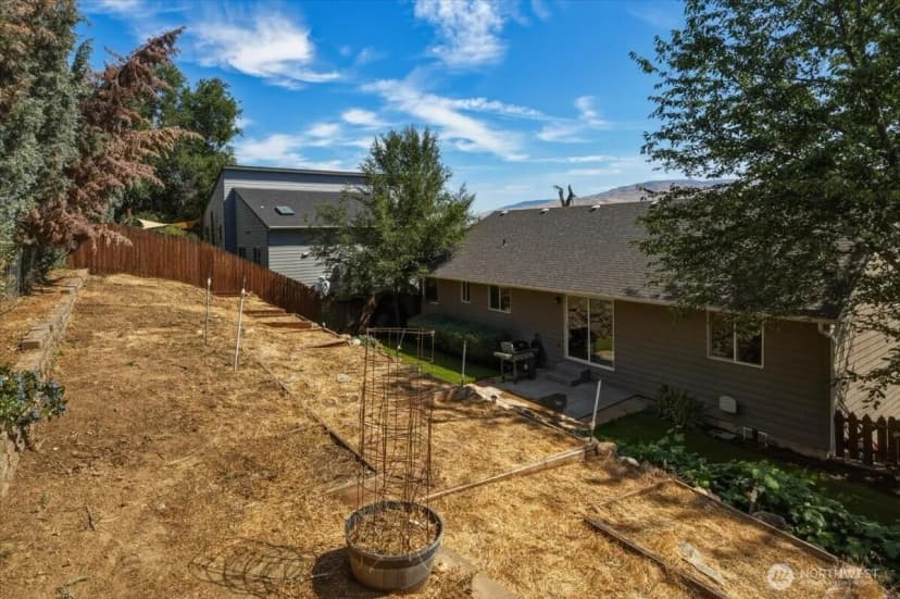 Property photo for 2132 W Honeysett Road, Wenatchee photo 35