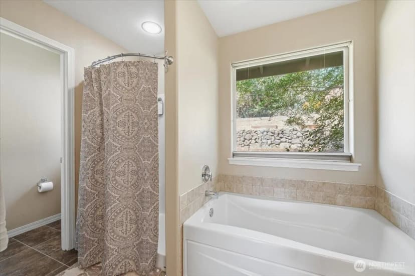 Property photo for 2132 W Honeysett Road, Wenatchee photo 20