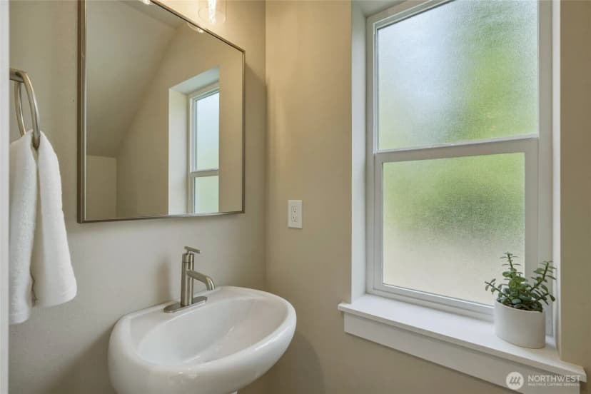 Property photo for 1711 12th Street #b, Everett photo 12