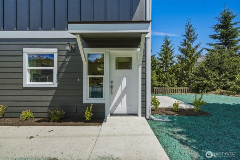 Property photo for 1711 12th Street #b, Everett photo 3