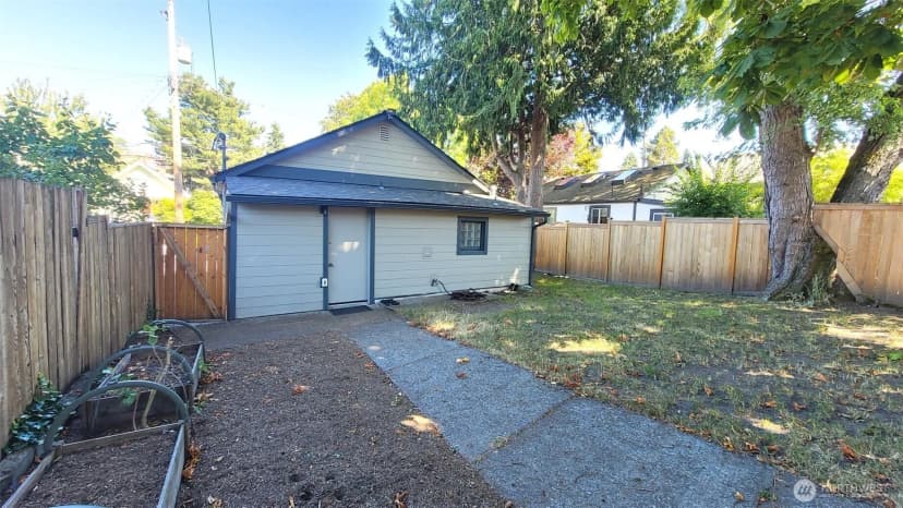 Property photo for 5621 Brooklyn Avenue Ne, Seattle photo 17