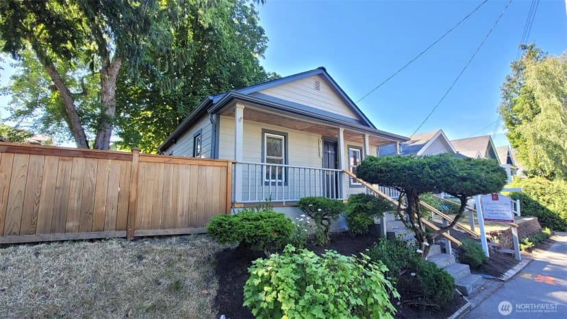 Property photo for 5621 Brooklyn Avenue Ne, Seattle
