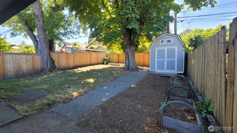 Property photo for 5621 Brooklyn Avenue Ne, Seattle photo 19