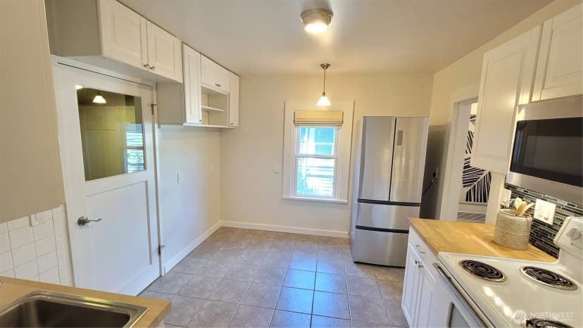 Property photo for 5621 Brooklyn Avenue Ne, Seattle photo 7