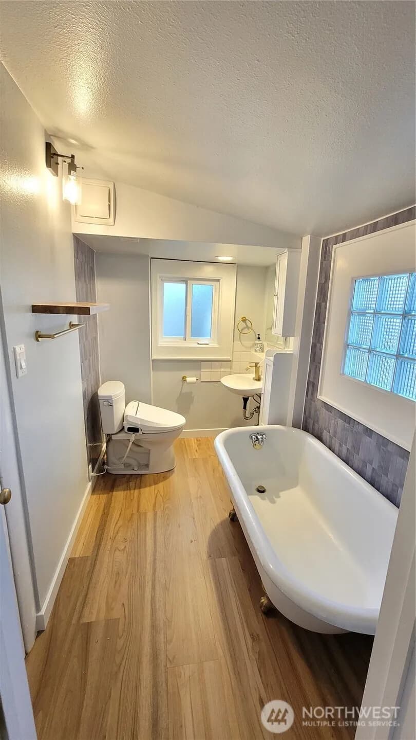 Property photo for 5621 Brooklyn Avenue Ne, Seattle photo 13