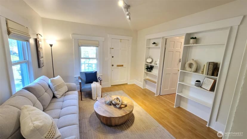 Property photo for 5621 Brooklyn Avenue Ne, Seattle photo 4
